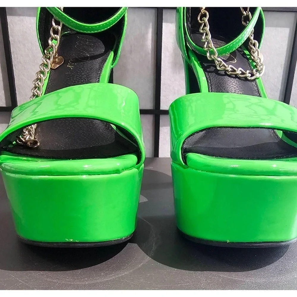 WILD PAIR Ankle Strap Heels Womens Size‎ 7.5 Bright Green Platform Chain Edgy
